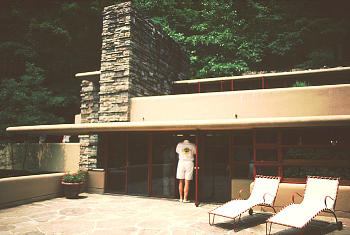 Фрэнк Ллойд Райт (Frank Lloyd Wright): Fallingwater (Edgar J. Kaufmann Sr. Residence), Bear Run, Pennsylvania («Дом над водопадом» Эдгара Дж. Кауфманна, Пенсильвания),  1935—1938