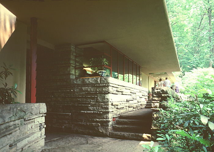 Фрэнк Ллойд Райт (Frank Lloyd Wright): Fallingwater (Edgar J. Kaufmann Sr. Residence), Bear Run, Pennsylvania («Дом над водопадом» Эдгара Дж. Кауфманна, Пенсильвания),  1935—1938