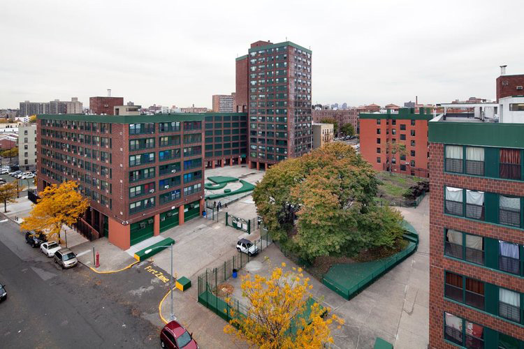 Twin Parks Northwest, Bronx, New York, USA. Architect: Prentice, Chan, Ohlhausen. Архитекторы: Прентис, Чан, Олхаузен