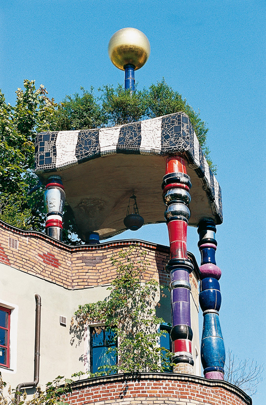 «Дом на лугах» в Бад-Зоден, Германия (Wohnen in den Wiesen Bad Soden, Taunus) 1990—1993. Friedensreich Hundertwasser. Фриденсрайх Хундертвассер