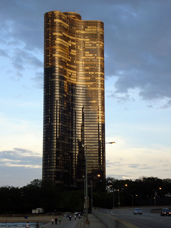 Lake Point Tower, 505 North Lake Shore Drive, Chicago, Illinois, USA. Architect: John Heinrich, George Schipporeit. Архитекторы: Шиппорет, Хеинрих. Чикаго (шт. Иллинойс)