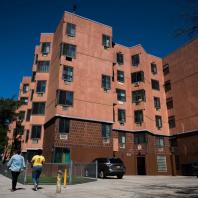 Lambert Houses, Bronx, NY, USA. Architect: Davis, Brody & Associates. Архитектор: Дэвис Броуди с сотрудниками. Бронкс (шт. Нью-Йорк)